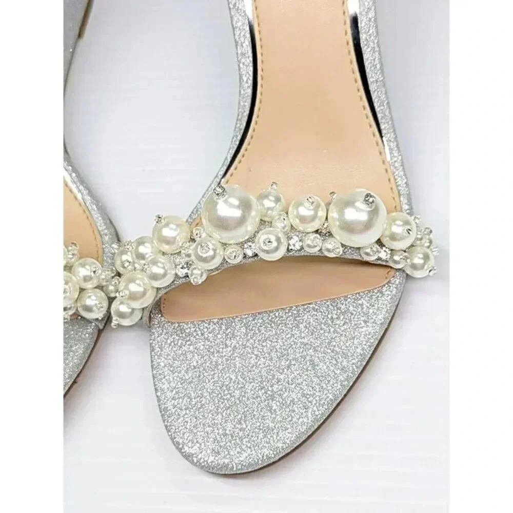 Jewel Badgley Mischka Laurence Women's Silver Wedge Heel Size 8 M (MSRP $119)